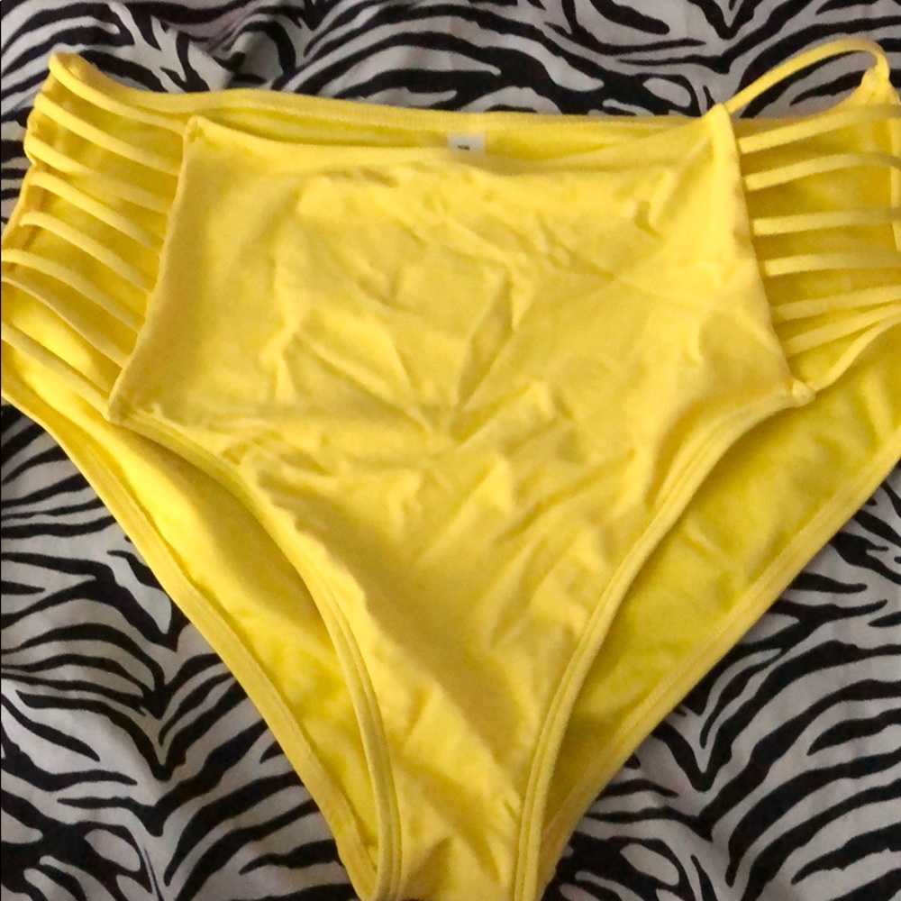 Bathing suit - Picture 3 of 3